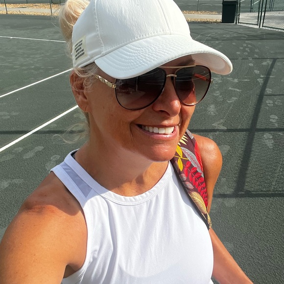 Meet your Posher, Jennifer - Picture 1 of 1